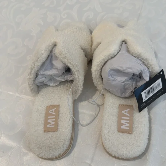 MIA Cosette Faux Shearling Sandal. Ladies Size 8 - Picture 7 of 11